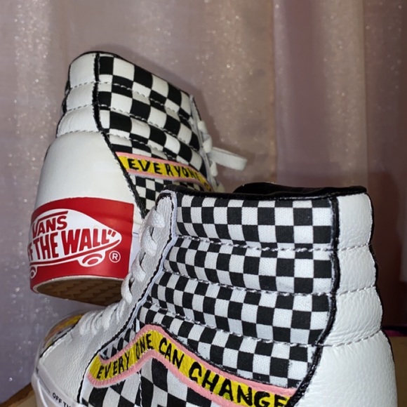 Custom Vans - Picture 6 of 10